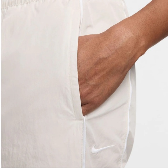 NWT Nike Women’s Wind Runner HR Water Repellent Standard Fit Athleisure Pants - Picture 9 of 13